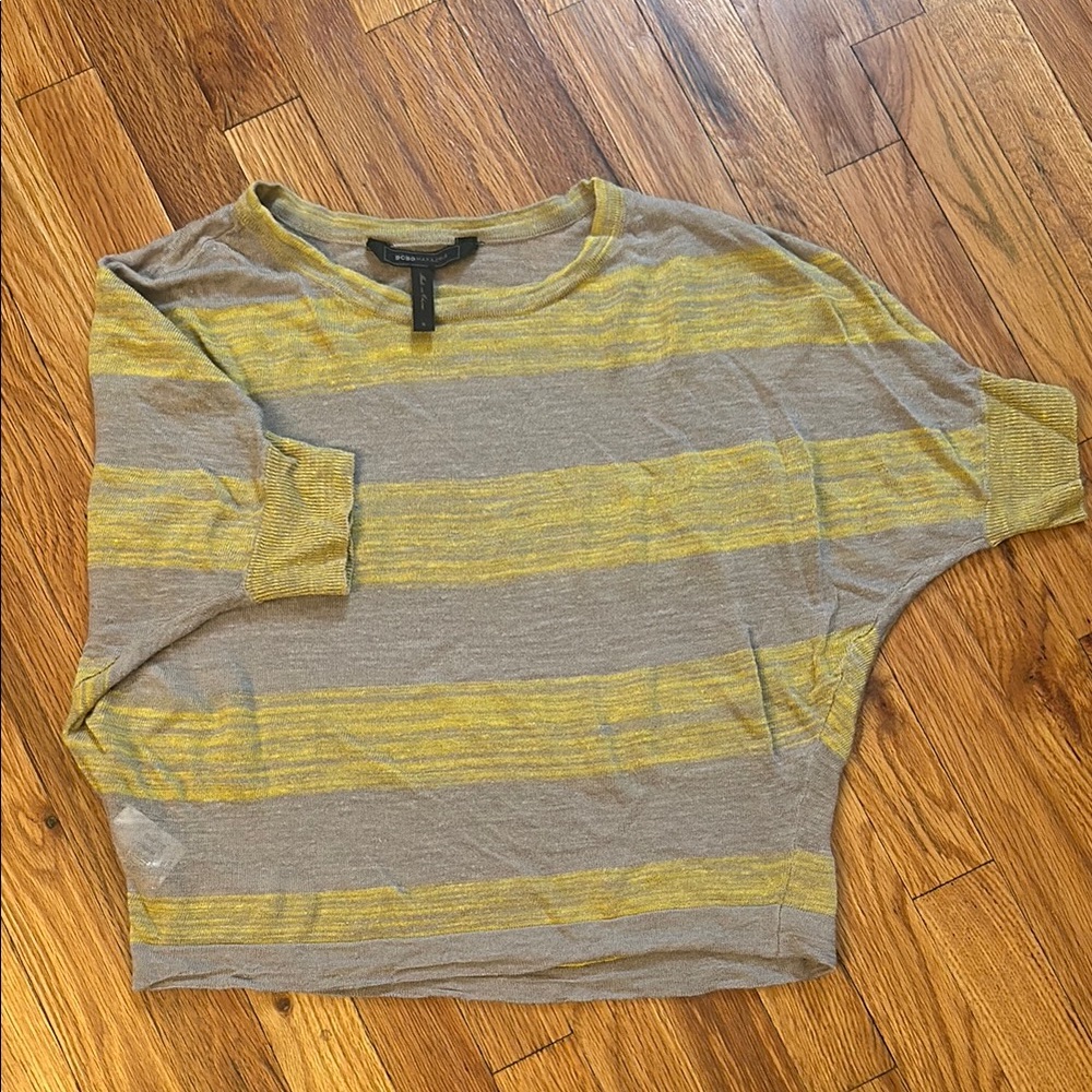 BCBG Yellow and Gray Boxy T-shirt with Short Sleeves